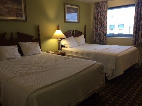 Hospitality Inn Bowmansville Eksteriør bilde